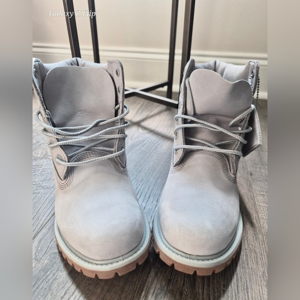 Timberland: Premium 6-Inch Waterproof BootSize: Women's US 8 NWOT